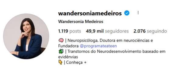 Bio visual de Dra. Wandersonia Medeiros